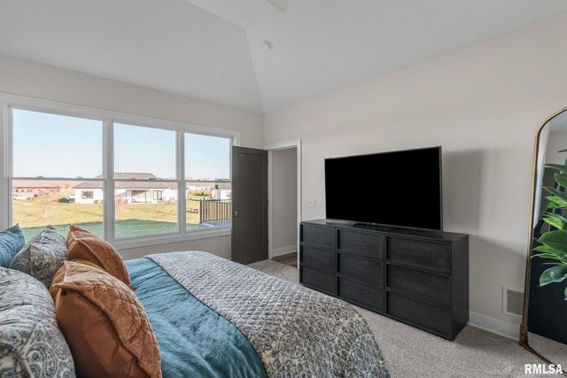 5167 Lakeside Court, Bettendorf, IA 52722