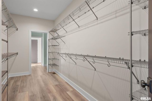 5167 Lakeside Court, Bettendorf, IA 52722