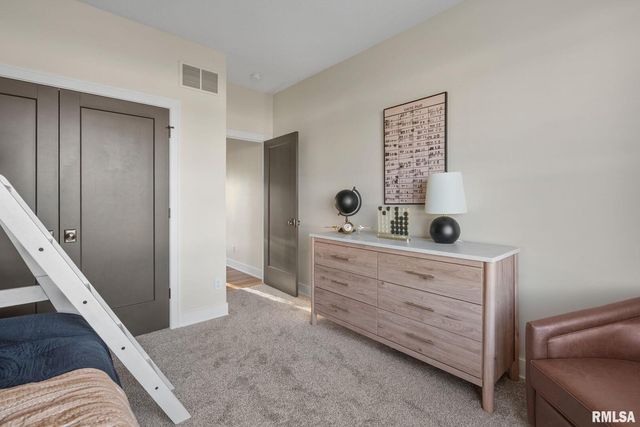 5167 Lakeside Court, Bettendorf, IA 52722