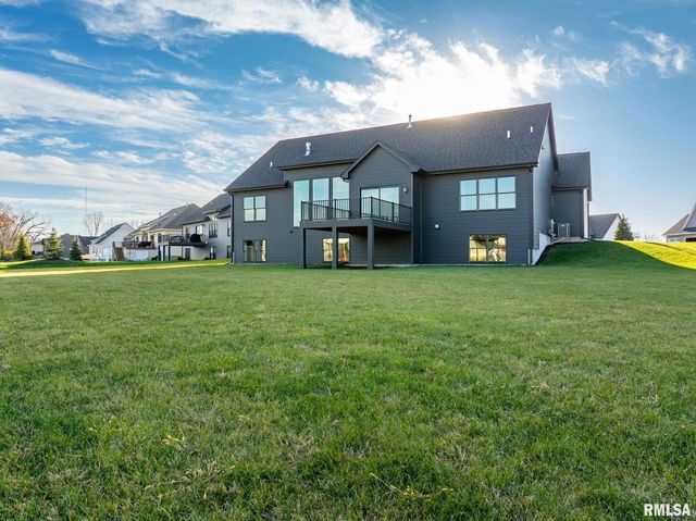 5167 Lakeside Court, Bettendorf, IA 52722