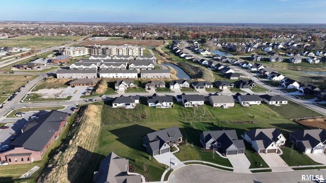 5167 Lakeside Court, Bettendorf, IA 52722