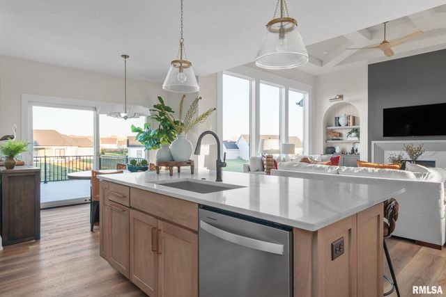 5167 Lakeside Court, Bettendorf, IA 52722