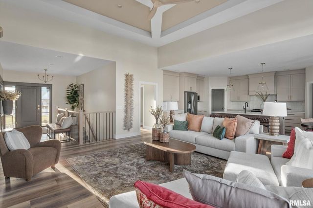 5167 Lakeside Court, Bettendorf, IA 52722