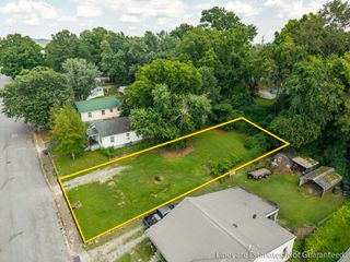 1002 College St, W, Fayetteville, TN 37334