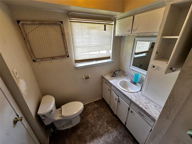 205 Honeysuckle Drive, Baytown, TX 77520