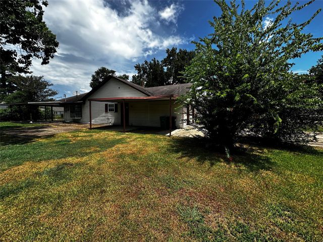 205 Honeysuckle Drive, Baytown, TX 77520