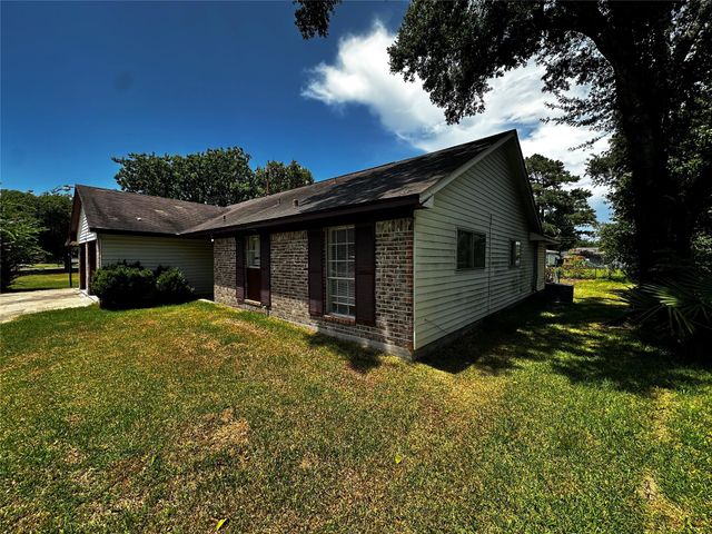 205 Honeysuckle Drive, Baytown, TX 77520