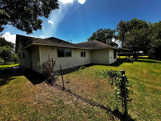 205 Honeysuckle Drive, Baytown, TX 77520