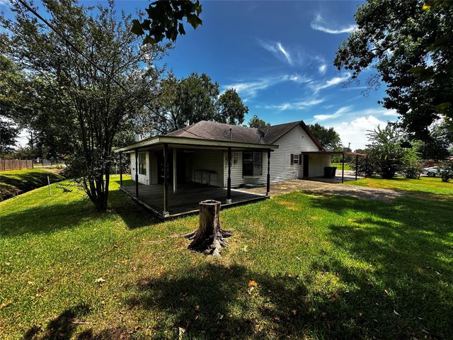 205 Honeysuckle Drive, Baytown, TX 77520
