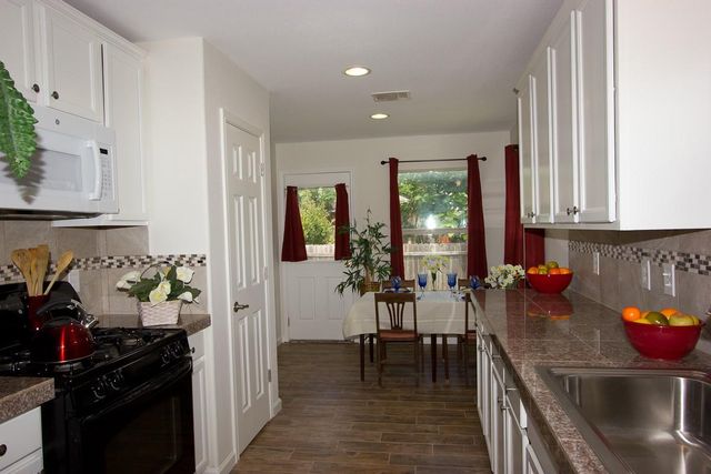 7304 S Glenn ST, Austin, TX 78744