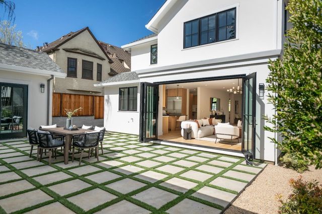 2615 Hillside Drive, Burlingame, CA 94010