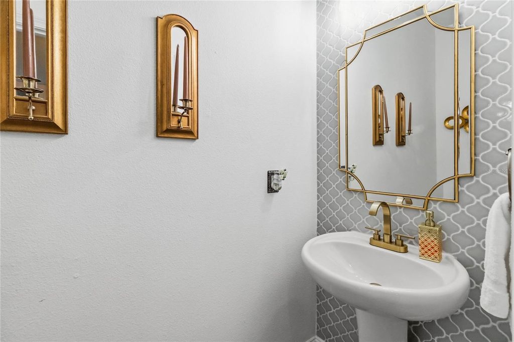 Image 19 of property listing at 3623 RODRICK CIRCLE, Orlando, FL 32824