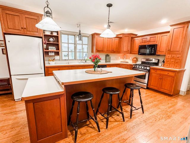 276 Stratton Brook Road, Simsbury, CT 06092