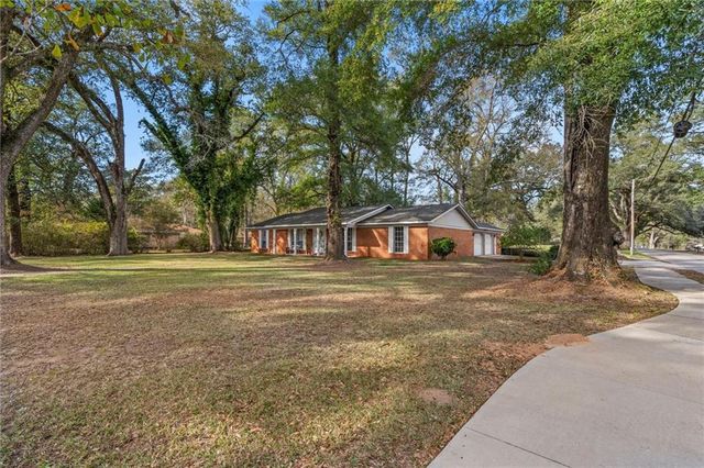 302 Hummingbird N Drive, Satsuma, AL 36572