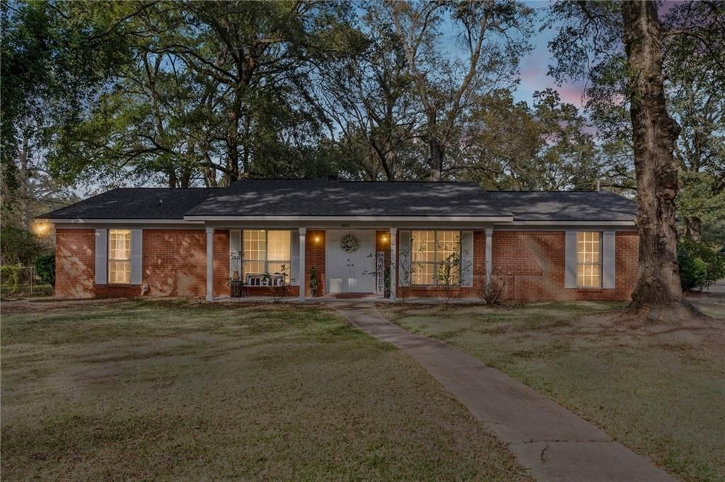 302 Hummingbird N Drive, Satsuma, AL 36572