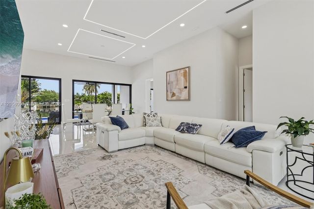 1304 SE 10th Terrace, Deerfield Beach, FL 33441