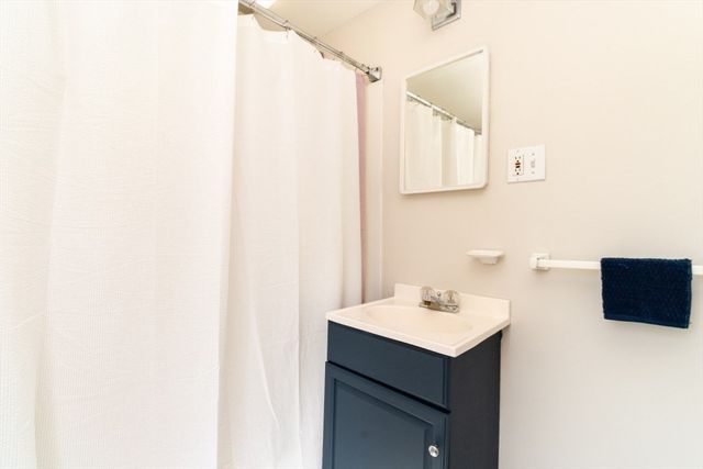 59 Ashworth Rd, Quincy, MA 02171