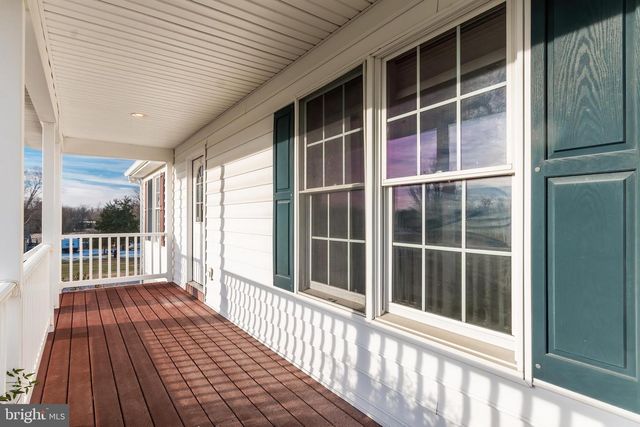 68 GRACE AVE, Martinsburg, WV 25404