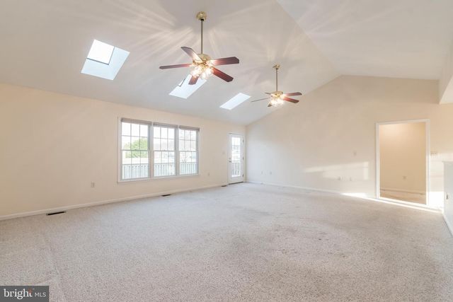 68 GRACE AVE, Martinsburg, WV 25404