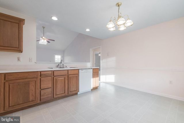 68 GRACE AVE, Martinsburg, WV 25404