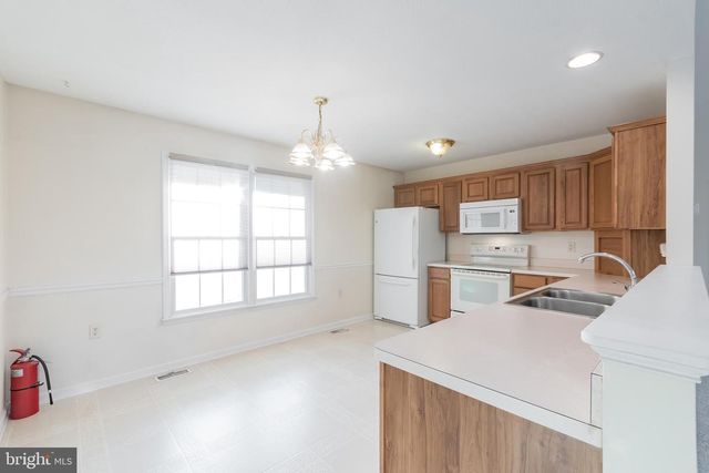 68 GRACE AVE, Martinsburg, WV 25404