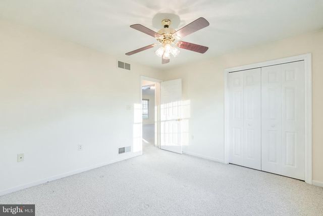 68 GRACE AVE, Martinsburg, WV 25404