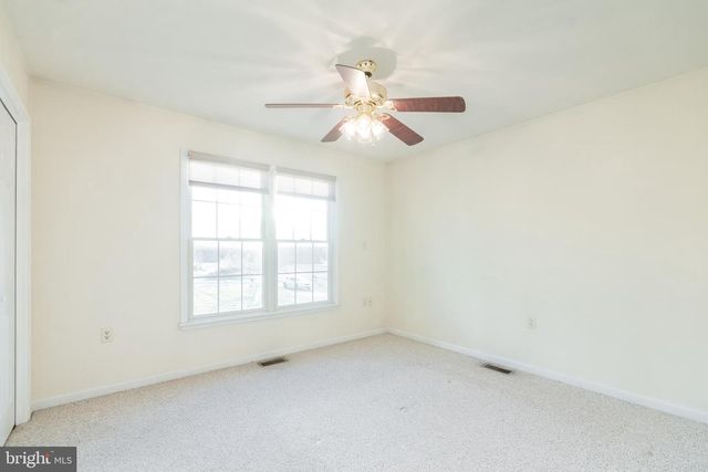 68 GRACE AVE, Martinsburg, WV 25404