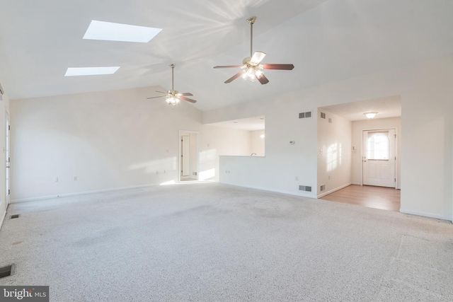 68 GRACE AVE, Martinsburg, WV 25404