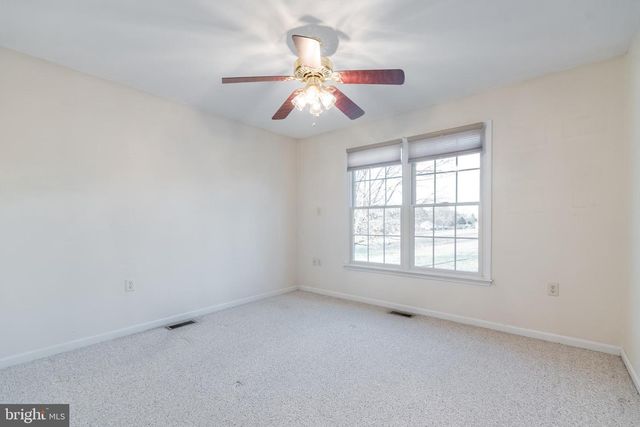 68 GRACE AVE, Martinsburg, WV 25404