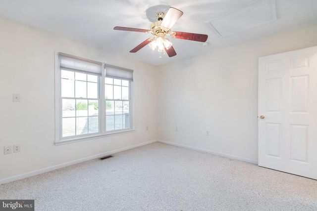 68 GRACE AVE, Martinsburg, WV 25404