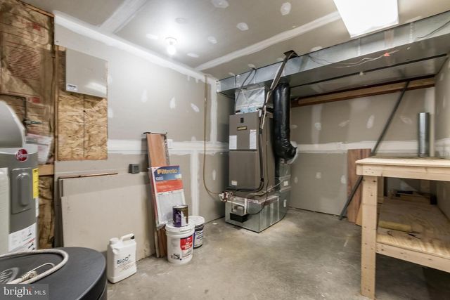 68 GRACE AVE, Martinsburg, WV 25404