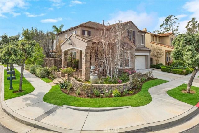 8 Versailles, Irvine, CA 92602