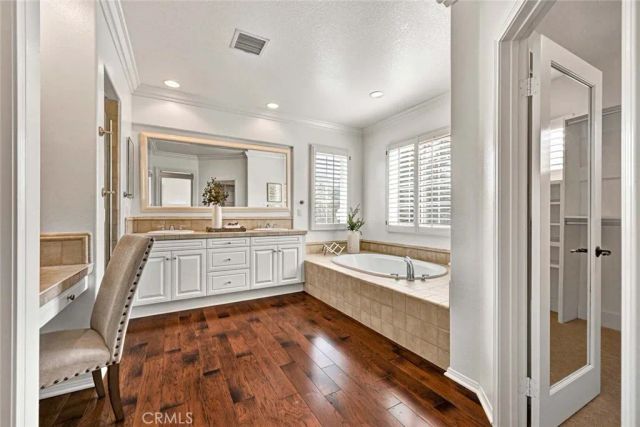 8 Versailles, Irvine, CA 92602