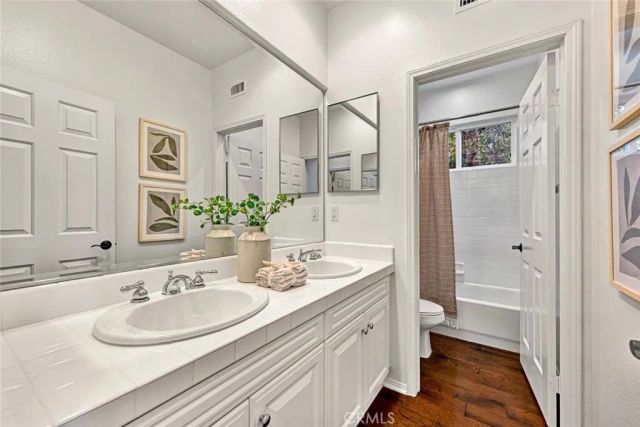 8 Versailles, Irvine, CA 92602