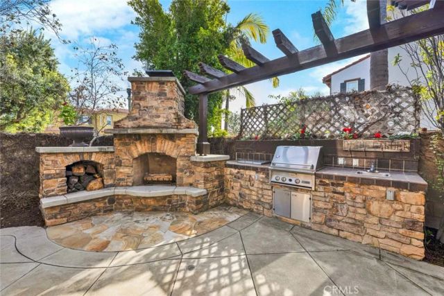 8 Versailles, Irvine, CA 92602