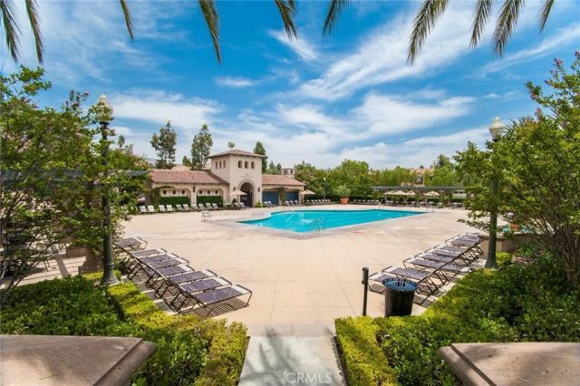 8 Versailles, Irvine, CA 92602