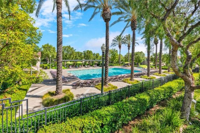 8 Versailles, Irvine, CA 92602