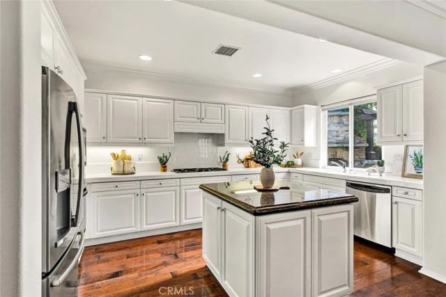 8 Versailles, Irvine, CA 92602