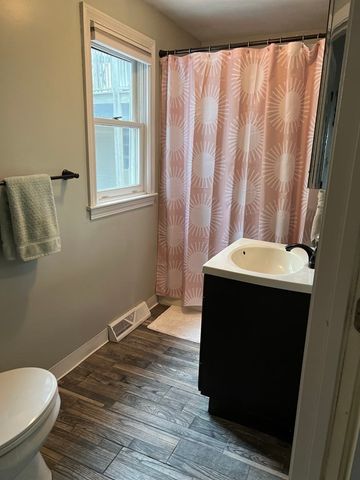 5 Mall St. 2, Salem, MA 01970