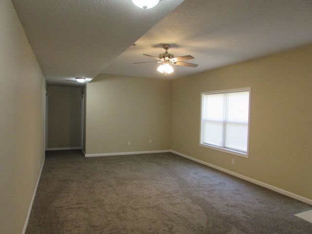 111 E Daleview Circle, Nixa, MO 65714