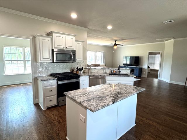 7060 E 149th Place N, Collinsville, OK 74021