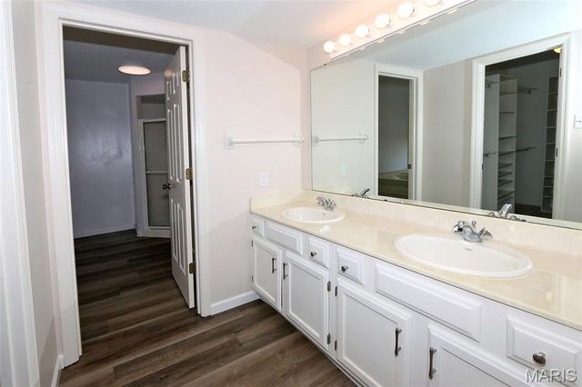 1033 Wilton Royal Drive 209, Creve Coeur, MO 63146