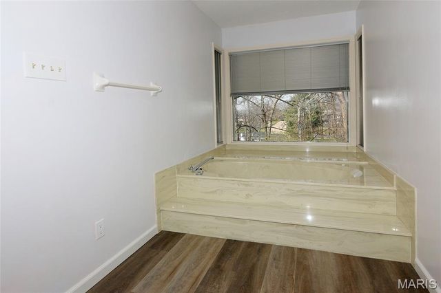 1033 Wilton Royal Drive 209, Creve Coeur, MO 63146