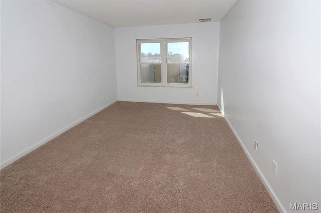 1033 Wilton Royal Drive 209, Creve Coeur, MO 63146