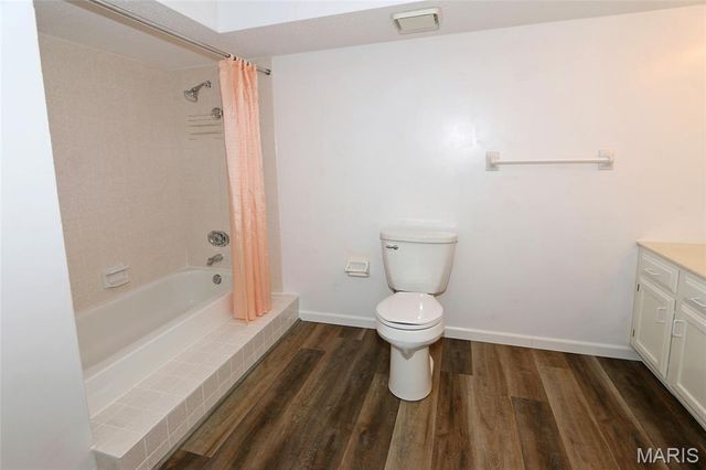 1033 Wilton Royal Drive 209, Creve Coeur, MO 63146