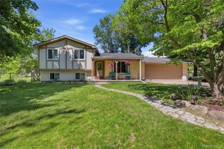 5069 Warmbriar Drive, White Lake Charter Township, MI 48383