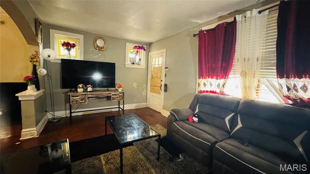 4054 S Spring Avenue, St Louis, MO 63116