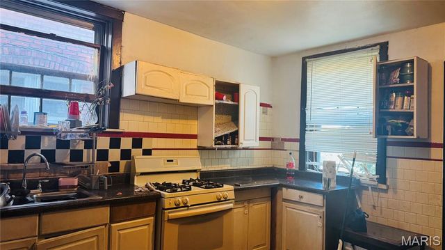 4054 S Spring Avenue, St Louis, MO 63116