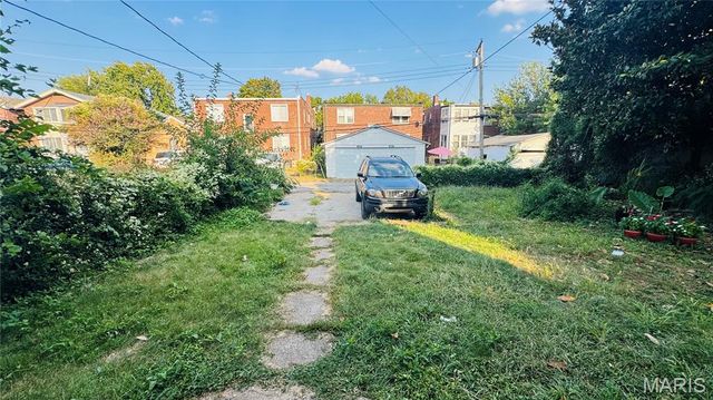 4054 S Spring Avenue, St Louis, MO 63116
