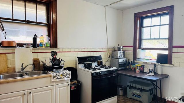 4054 S Spring Avenue, St Louis, MO 63116